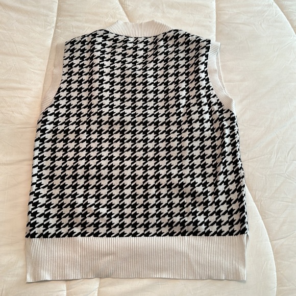 HOUNDSTOOTH SWEATER VEST - Picture 2 of 2